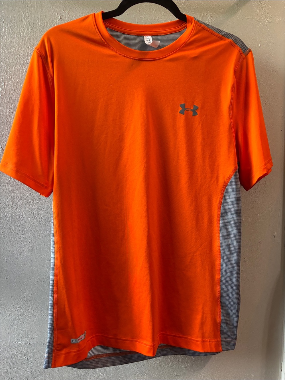 Under Armour Men’s Bright Orange Short-Sleeve Performance Tee with Gray Panels